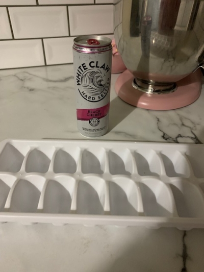 WCW: White Claw Ice Cubes!