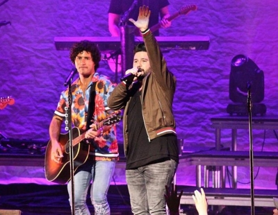 Dan + Shay Get Ready For The Holidays!